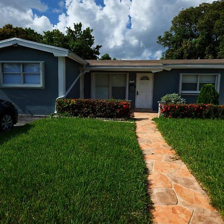 The Vacay Inn Lauderdale Lakes Buitenkant foto